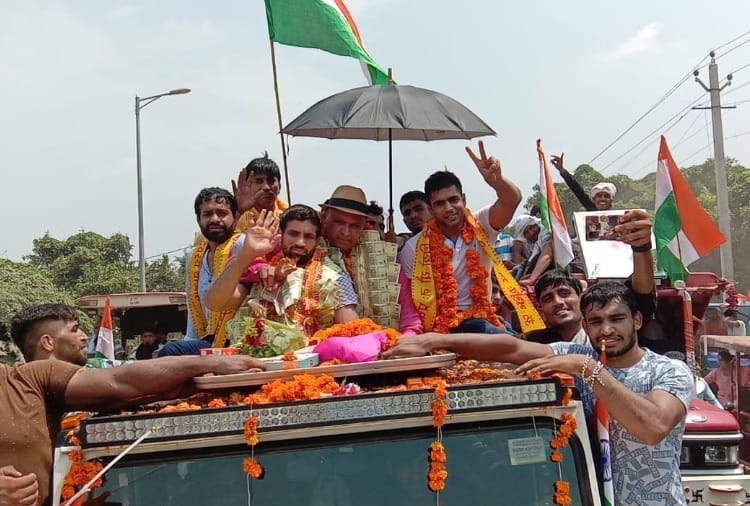 Tokyo Olympic Medal Winner Ravi Dahiya Returned to Sonipat