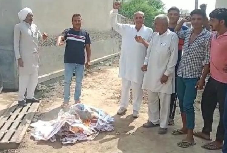 Farmers Protest after seeing photographs of PM Narendra Modi on ration bags came for Pradhan Mantri Garib Kalyan Anna Yojana in Haryana