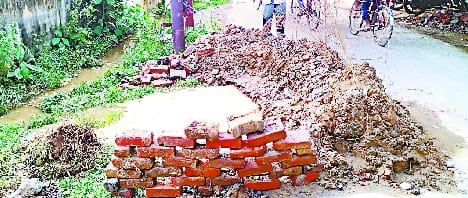 Water shortage due to pipeline breakdown in Suresh Sharma Nagar