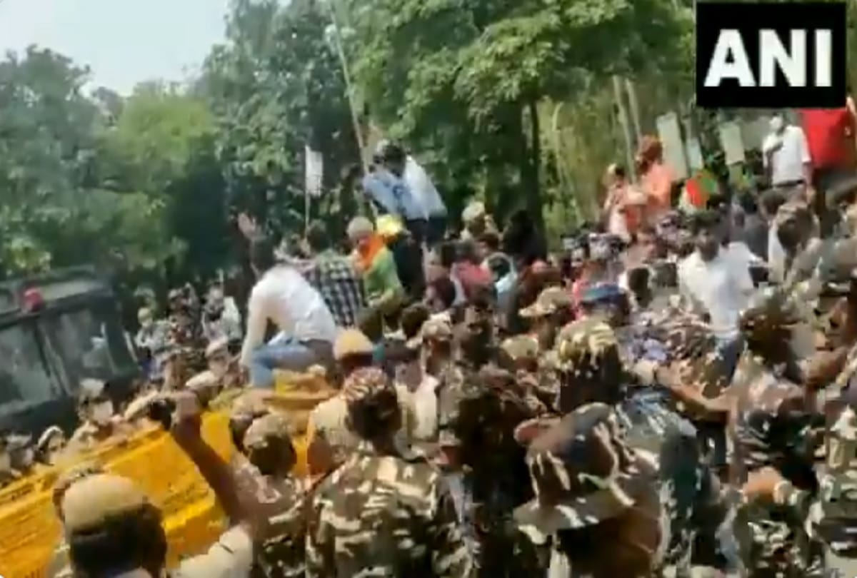 Delhi BJP protest outside Pak High commission against vandalisation of Maharaja Ranjit Singh statue in Lahore