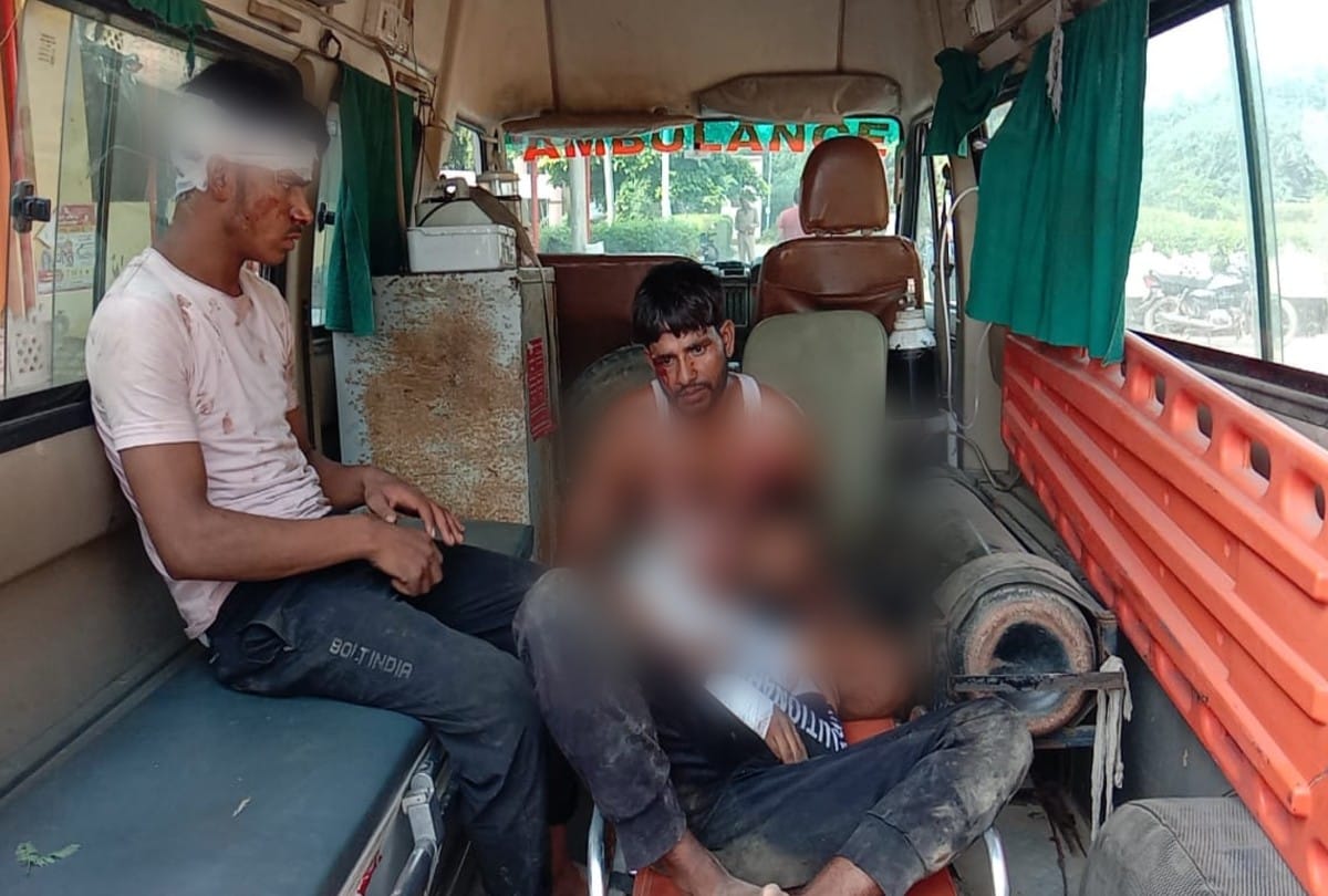 Tempo And Tractor Accident One Death 14 Injured In Govardhan