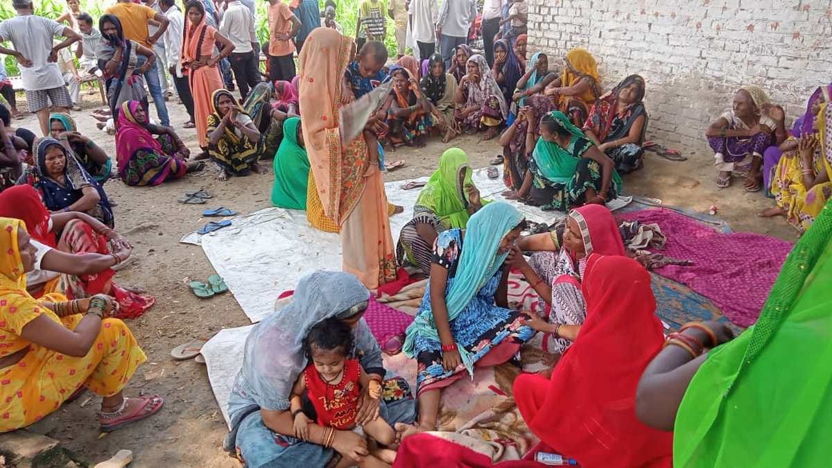Three children grip scorched by 11 thousand voltage wire two died another in critical condition in jaunpur