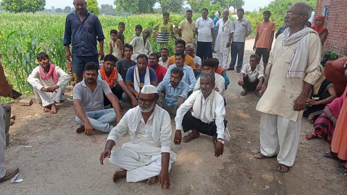 Three children grip scorched by 11 thousand voltage wire two died another in critical condition in jaunpur