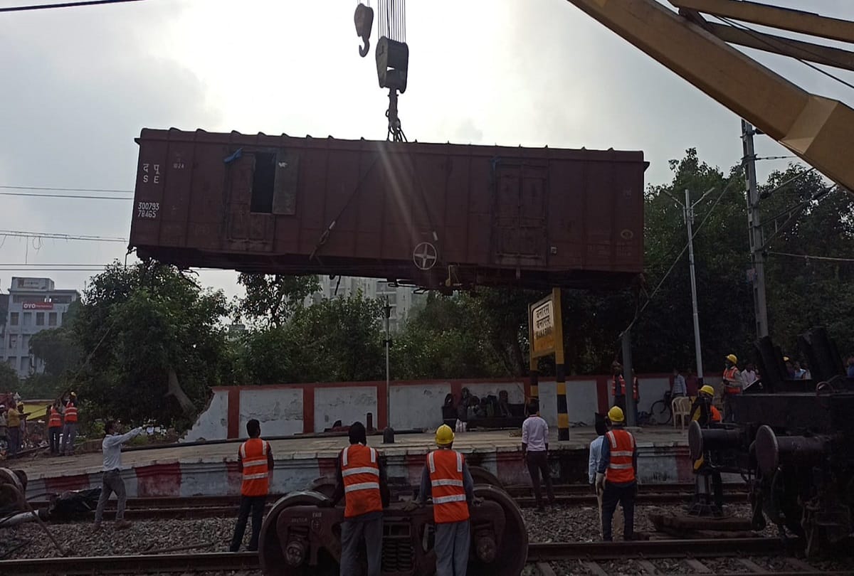 Five wagons of goods train overturned near Banaras railway station Operation restored after 17 hours committee formed to investigate accident