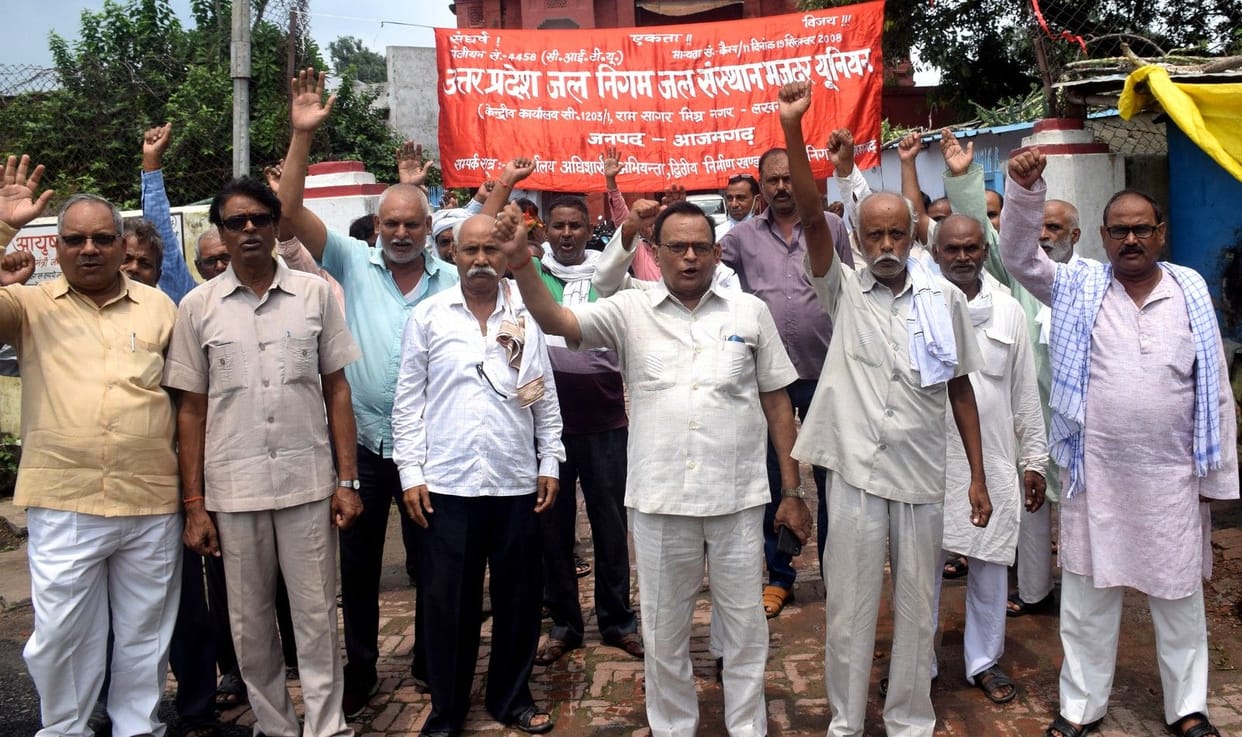 Jal Nigam Sansthan Mazdoor Union submitted memorandum