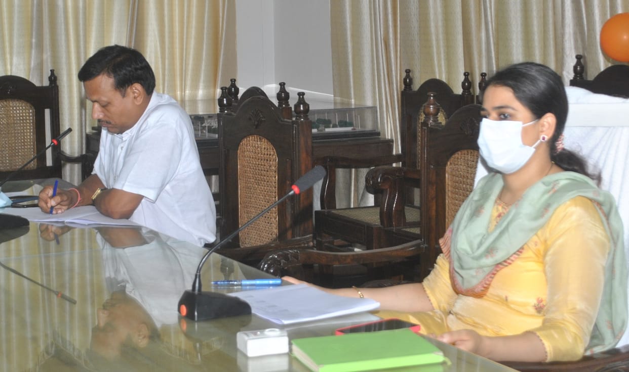 DM made mill officers sit in the collectorate for six hours