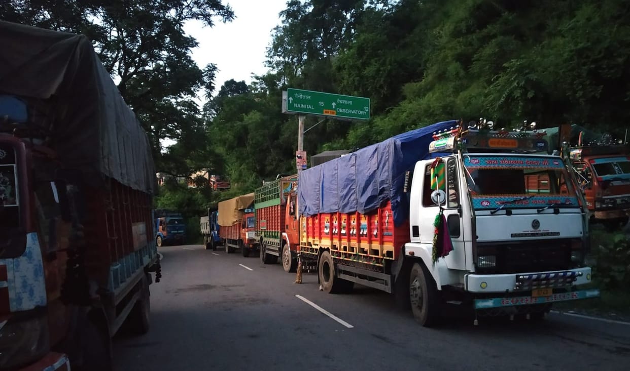 Karnprayag Highway remained closed for ten hours due to debris in Virbhatti