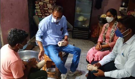 13 samples taken from establishments of sweets and milk vendors