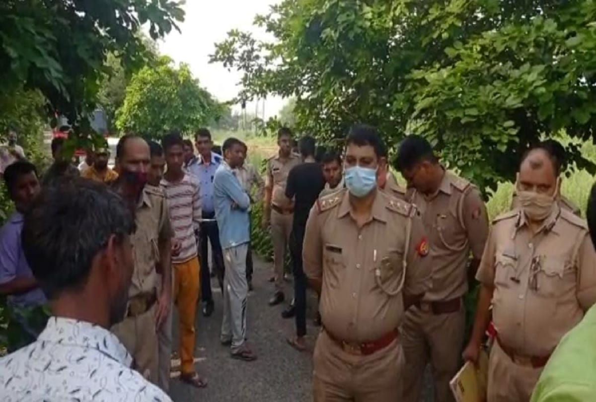 man climbs water tank with wife accusing a man for doing fraud worth 9 lakh rupees