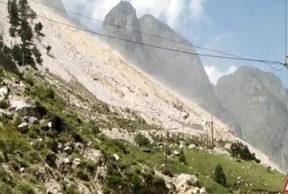 India-China border: Malari highway closed on six days and Big cracks on mountain photos