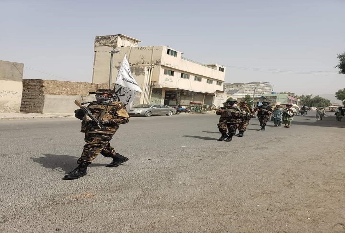 Taliban Shots fired for caries Afghanistans flag stampede