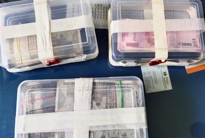 stf arrested three members of inter state  loot gang