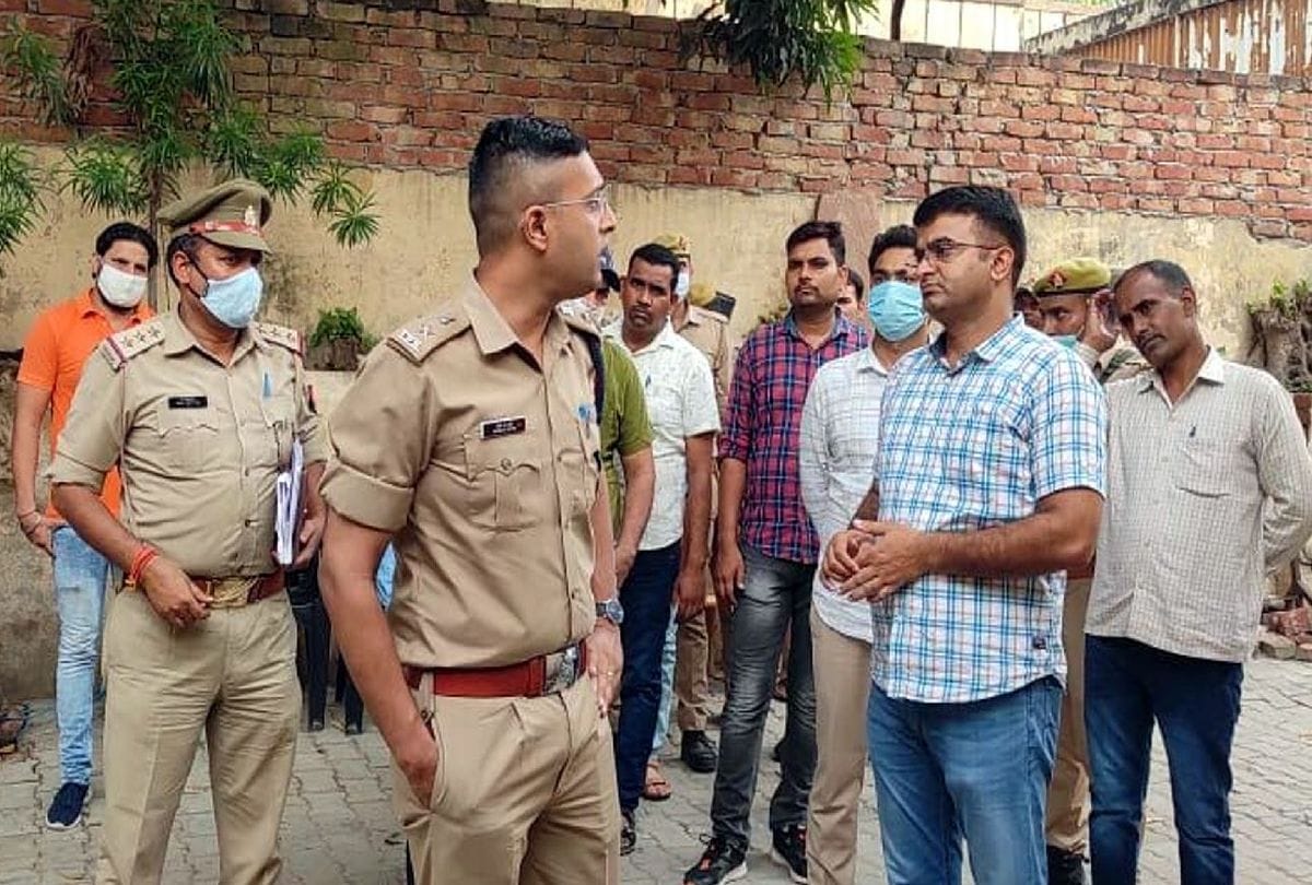 Liquor warehouse watchman murdered kasganj crime news