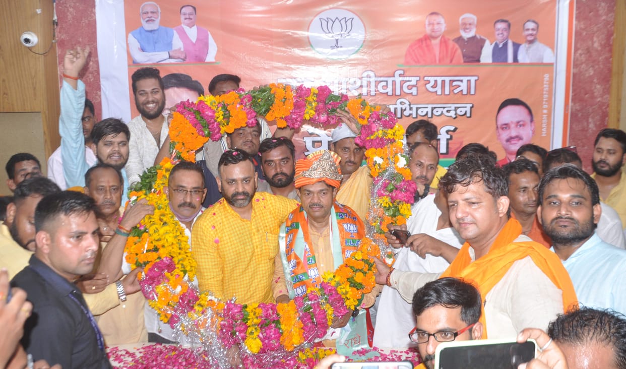 Public blessings taken from Guru's rhythm to Etmadpur