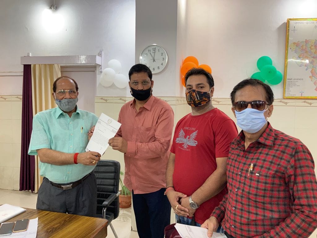 etawah news,Demand to give arms license to bullion traders