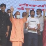 लखनऊ में अटल बिहारी बाजपेयी इकाना स्टेडियम में सम्मान समारोह में खिलाड़ी