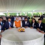 भारतीय एथलीटों के साथ प्रधानमंत्री नरेंद्र मोदी