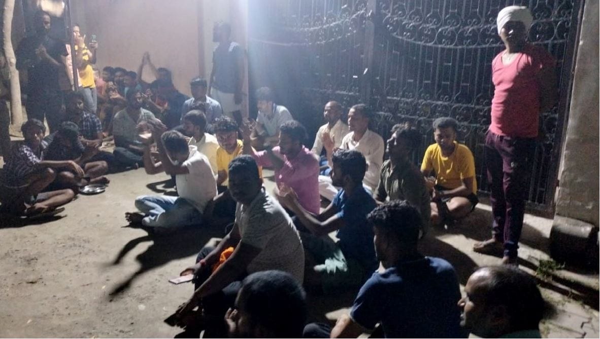 mahatma gandhi Kashi Vidyapith hostel Students protest at Vice Chancellor residence for mismanagement