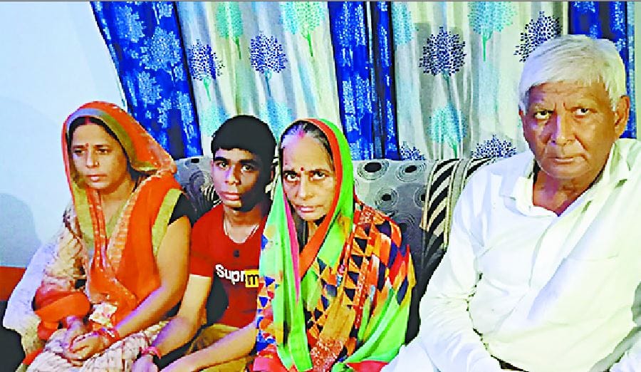 afghanistan crisis jaunpur resident mayank and mau resident virendra stranded in steel factory near kabul airport family requested government to return home