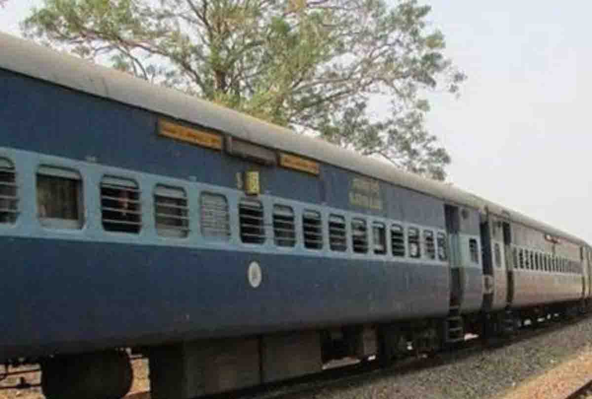Hardoi: Eight cows died in the grip of passenger and goods train