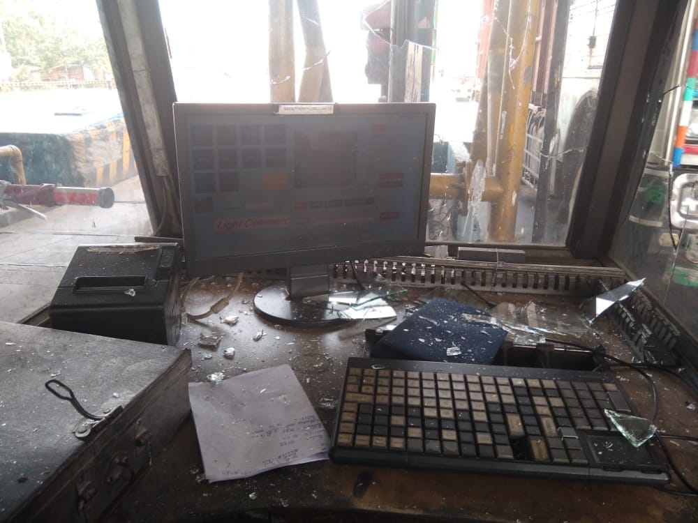 Mathura: Mahuvan toll ransacked for not paying extortion money looted