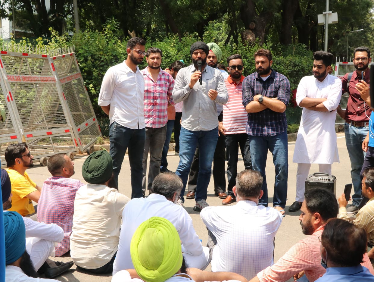Ruckus in PU.. March took out to conduct the graduation class elections