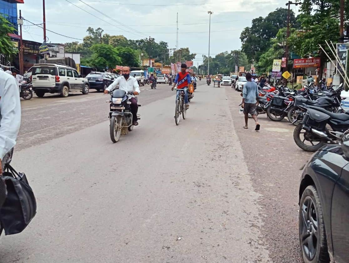 The road built with an expenditure of 365 crores broke before its completion