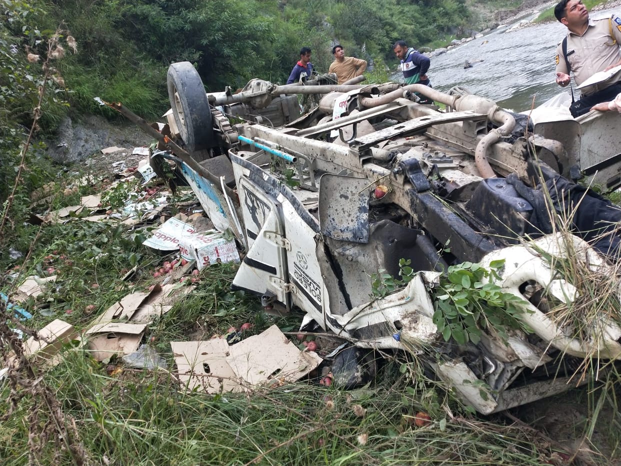 jeep accident in sainj lelu bridge two person died