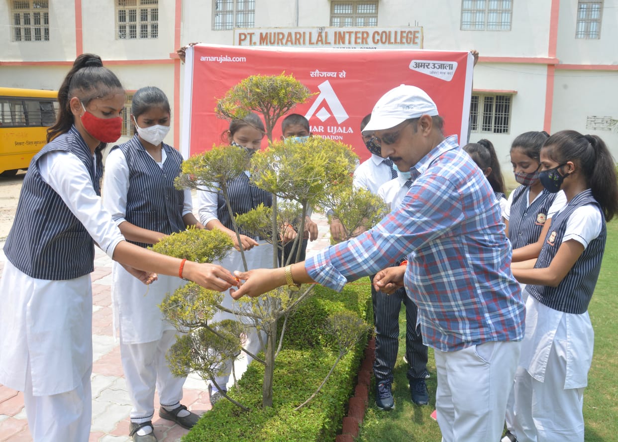 We take an oath... on Rakshabandhan, we will take care of trees and plants by tying rakshasutras