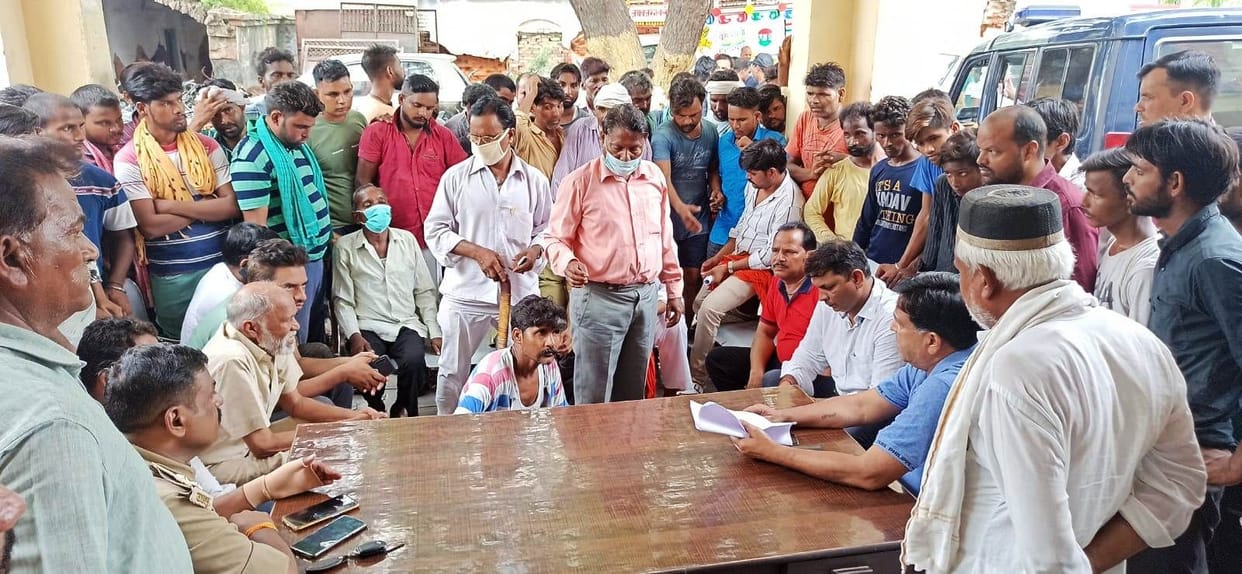 hathras : cleaning man beaten up my slippers, case file