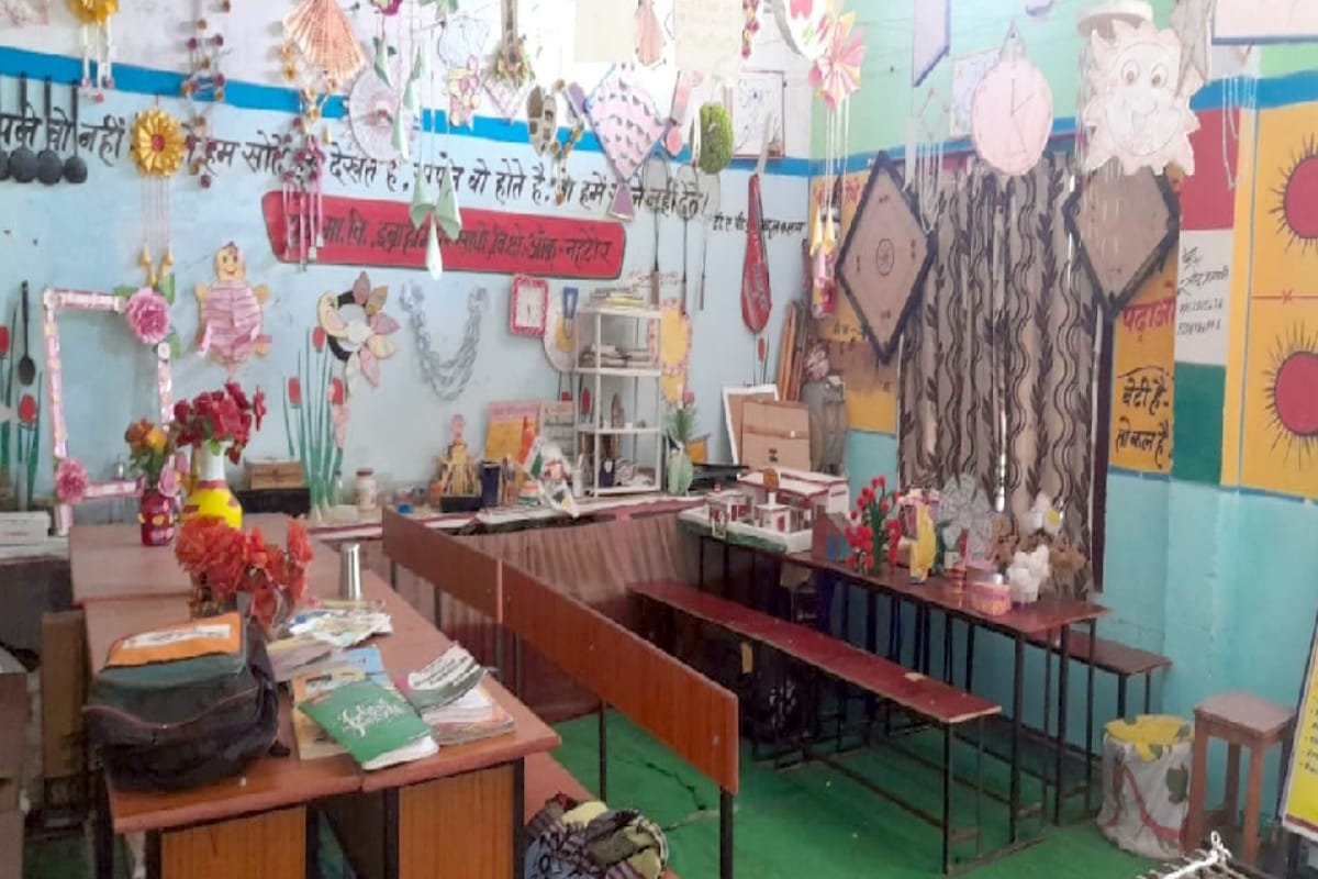 Bijnor teacher changed the face of the Government school, No admission, board had to be installed after fight for entry
