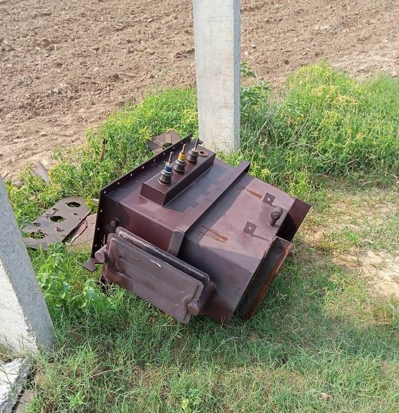 Hathras: Goods worth one lakh stolen by damaging the transformer