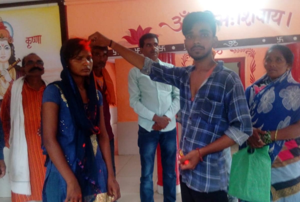 couple Married in Shiva temple at Basti police station