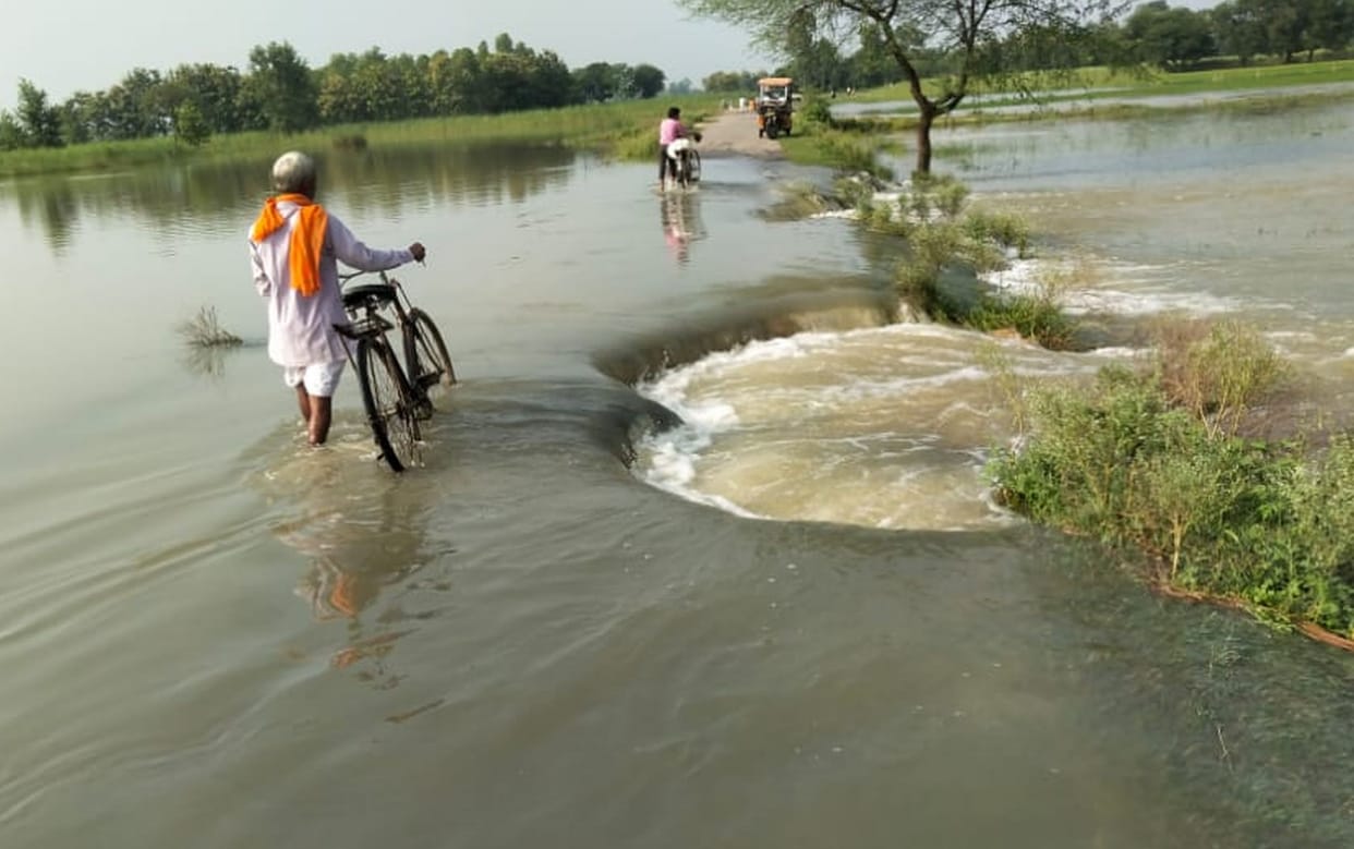 Rapti still flowing 23 cm above the red mark