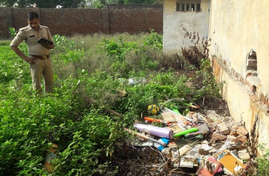 Hathras: Theft of cash, goods by cutting the wall of the book seller's shop