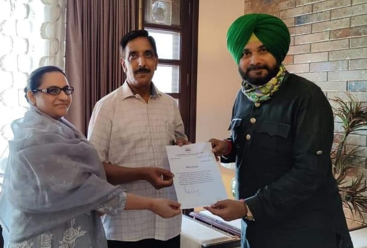 Punjab Congress chief Navjot Singh Sidhu appoints former IPS officer Mohammad Mustafa as his principal strategic advisor 