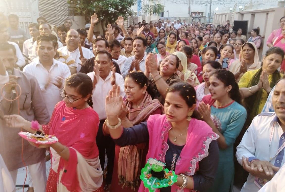 Devotees dance on the hymns of Lord Krishna in Prabhat Pheri