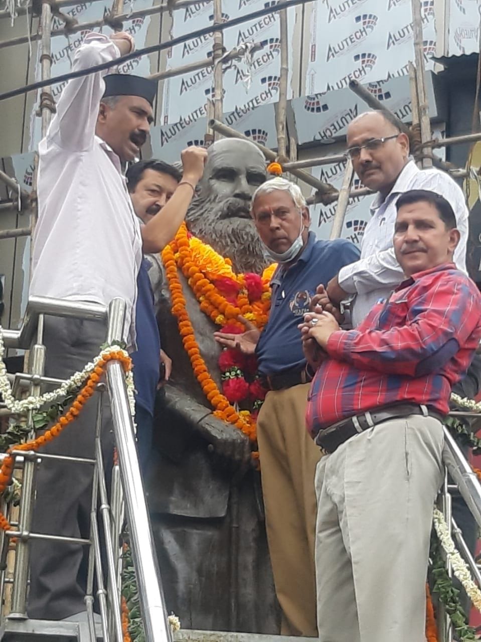Tributes paid to Indramani Badoni and Subhash Chandra Bose