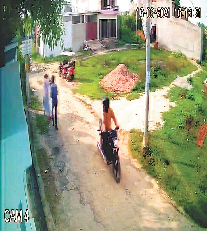 Chain robbed from women in Indira Nagar