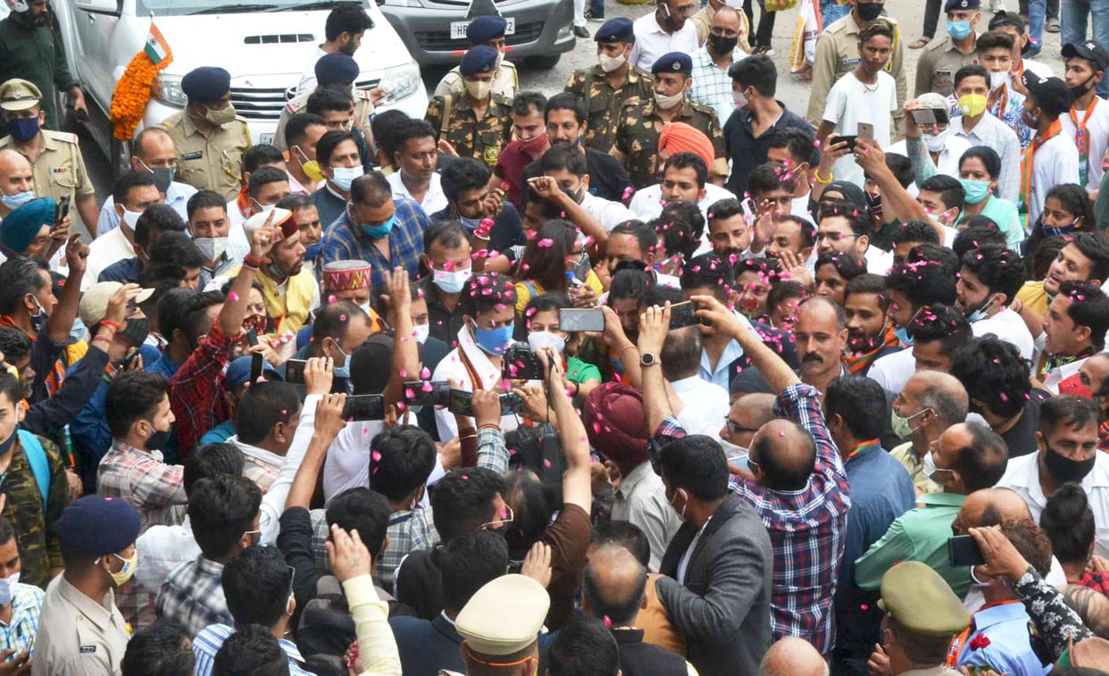 Anurag Thakur felicitated with full vigor from Parvanoo to Solan