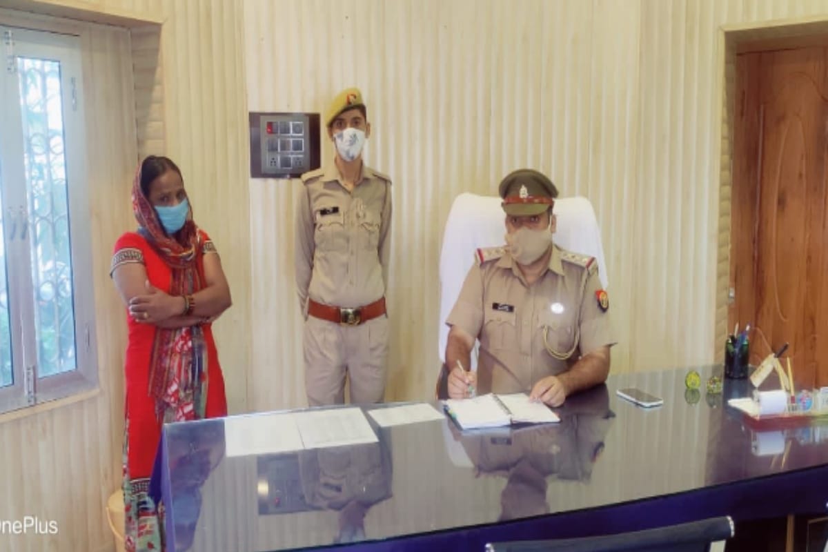 Baghpat: Illegal liquor smugglers and 25 thousand prize money gangster woman arrested
