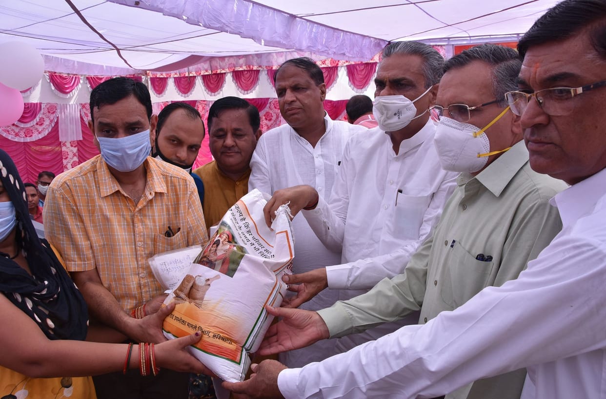From officers to leaders distributed ration at 367 depots