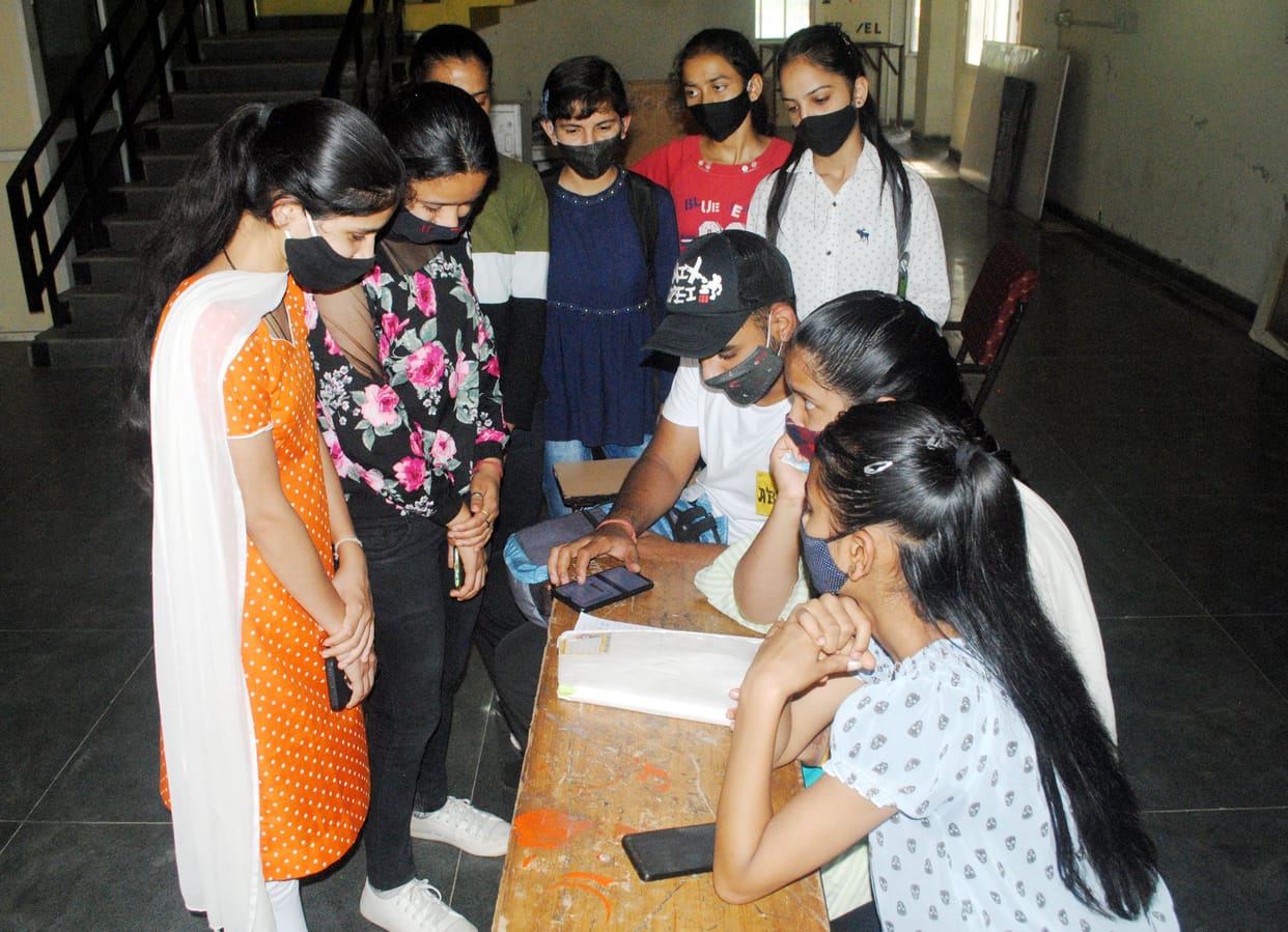 6195 applied for admission in Vallabh Mahavidyalaya