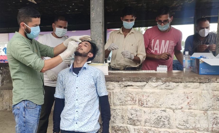 Corona test done for those who roam without wearing masks
