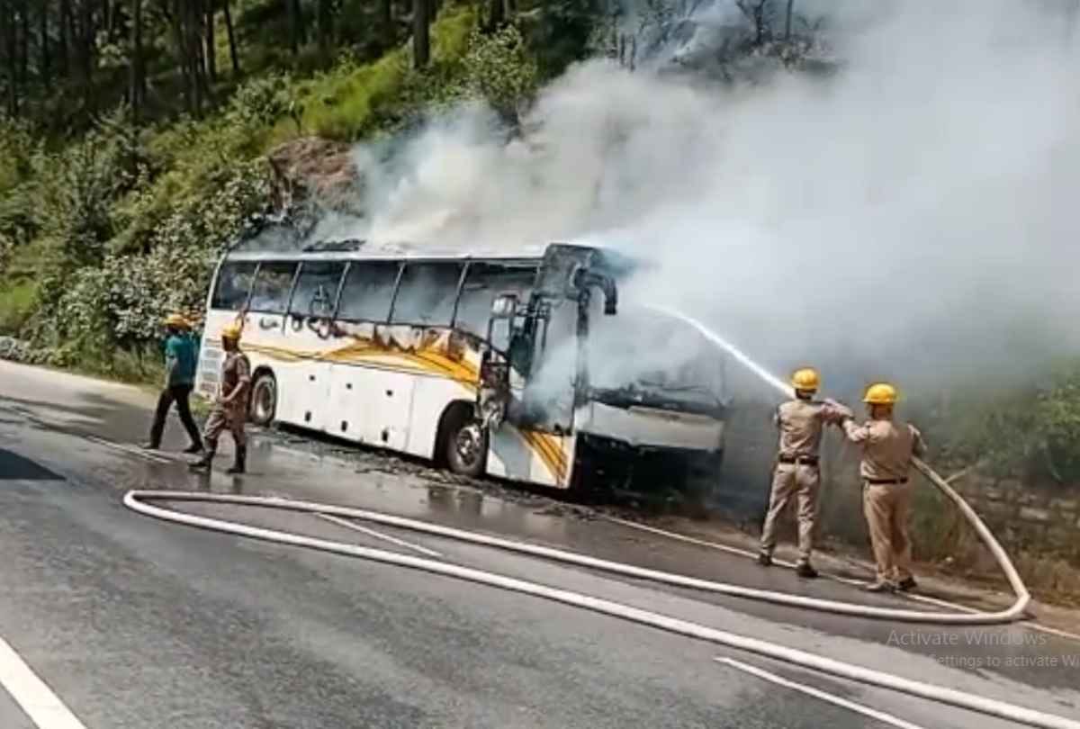 himachal kullu news: fire breaks out in a bus in Kullu Himachal Pradesh