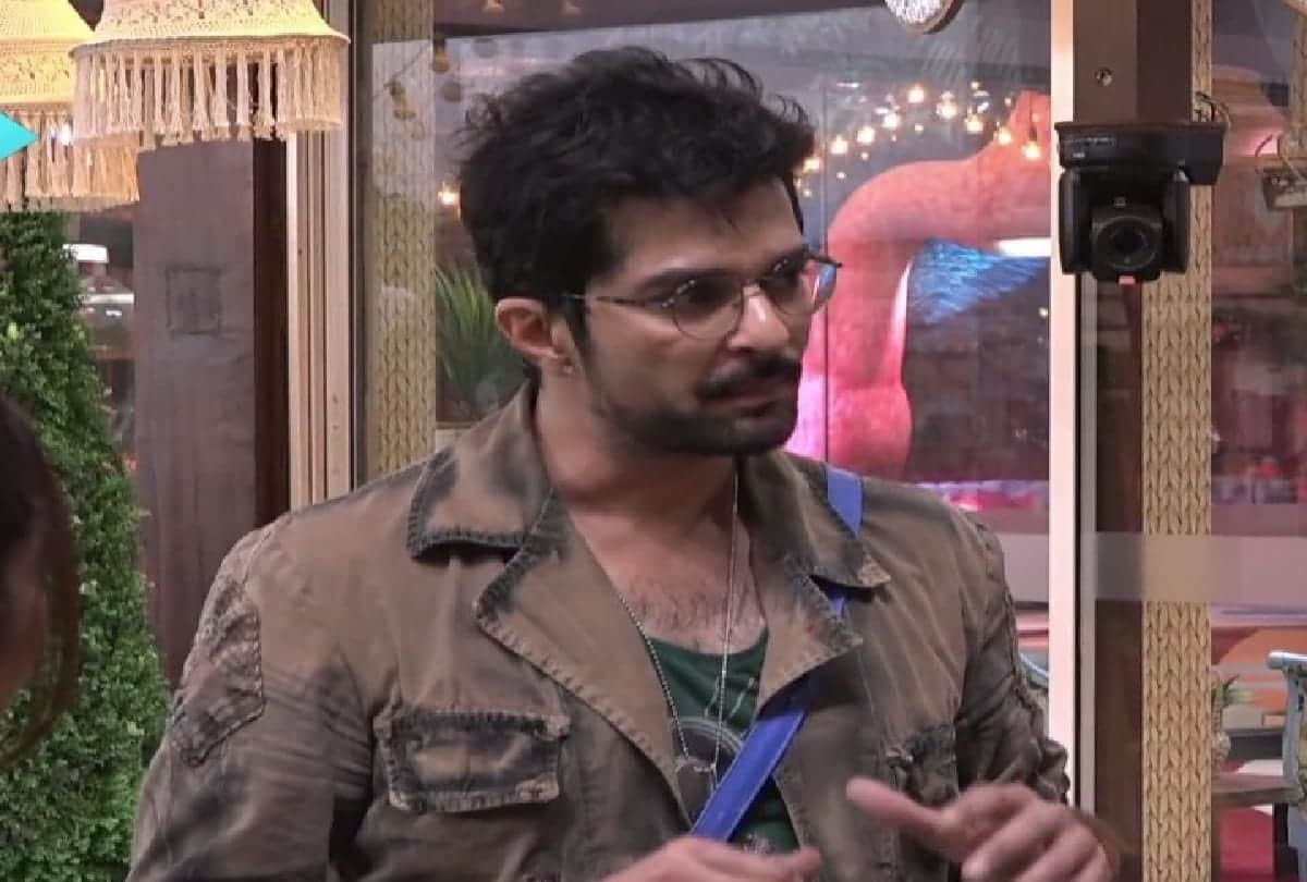 Big boss ott Raqesh Bapat gets emotional remembering his father know what was the reason