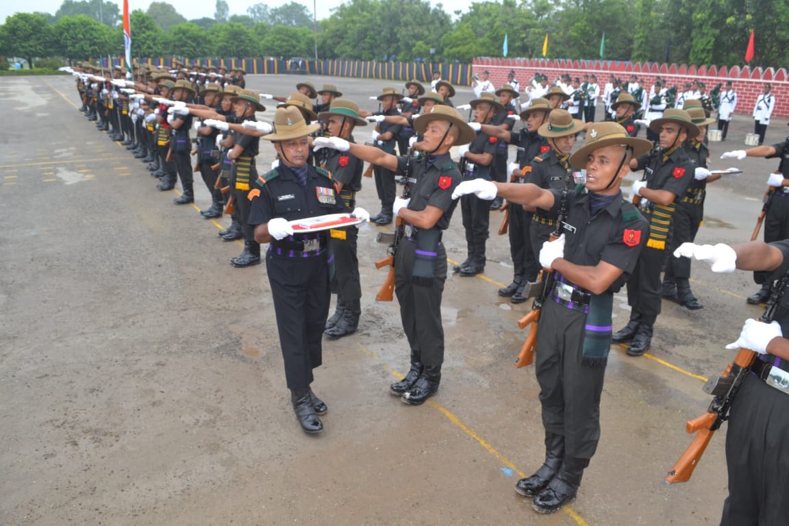 Passing Out Parade in 39 gtc varanasi After 42 weeks of hard training  64 recruits became part of  Indian Army  see photos