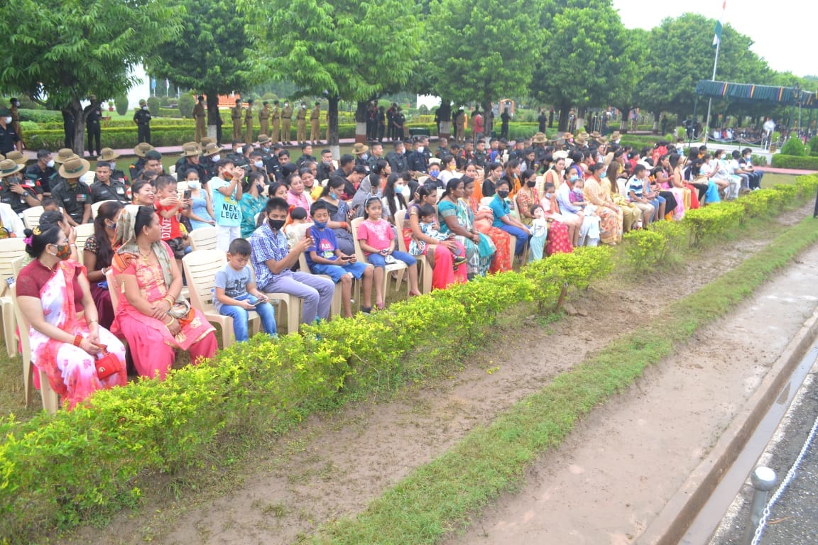 Passing Out Parade in 39 gtc varanasi After 42 weeks of hard training  64 recruits became part of  Indian Army  see photos