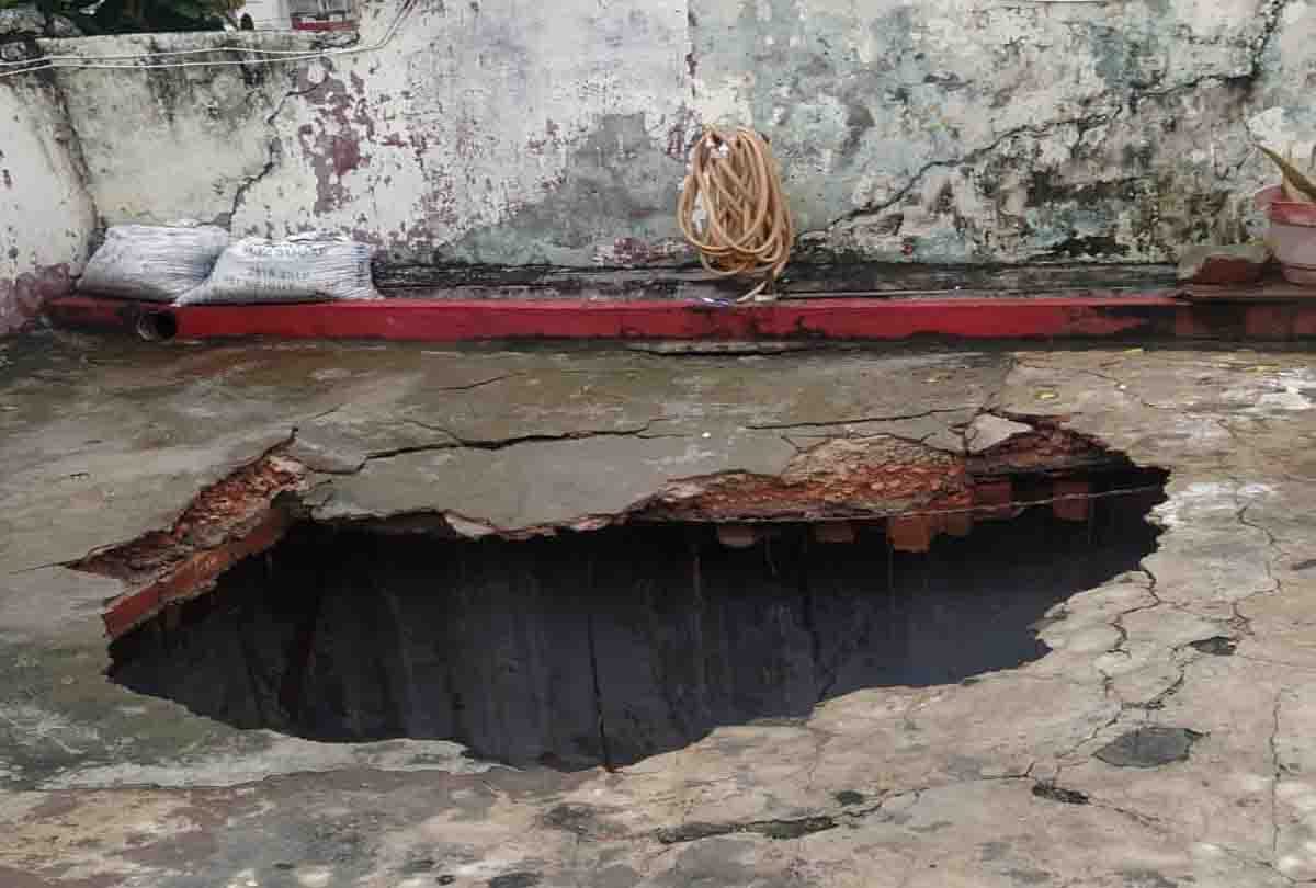 Roof collapsed in Kanpur due to rain, five injured including four girls