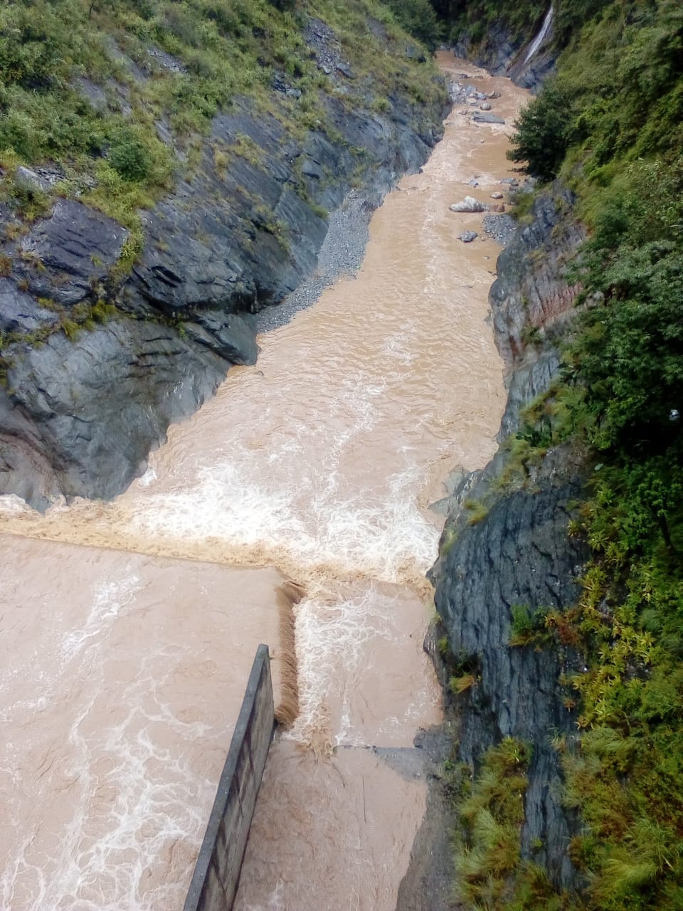 silt in the giri, supply stalled in the city